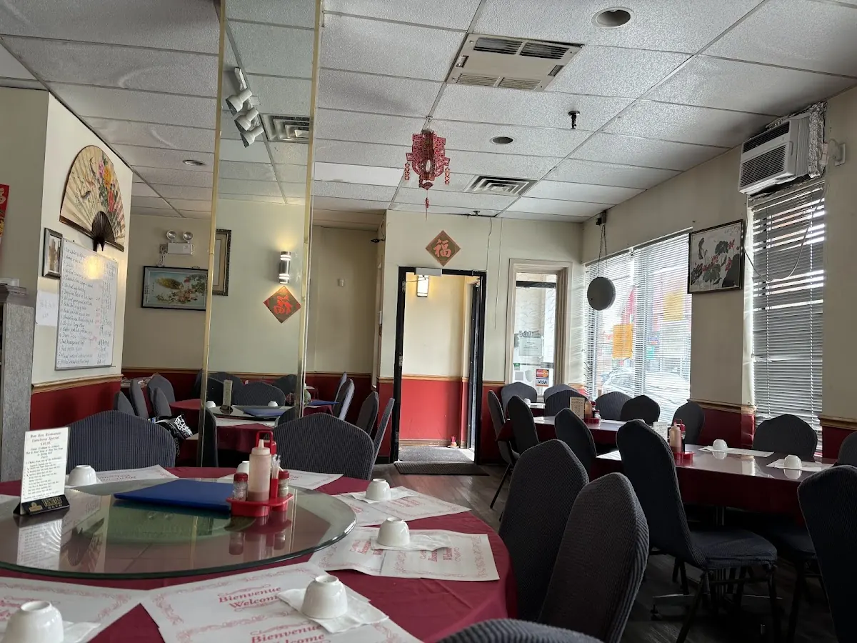 Ben Ben’s dining room with red tablecloths, round tables with glass lazy Susans and a small red lantern