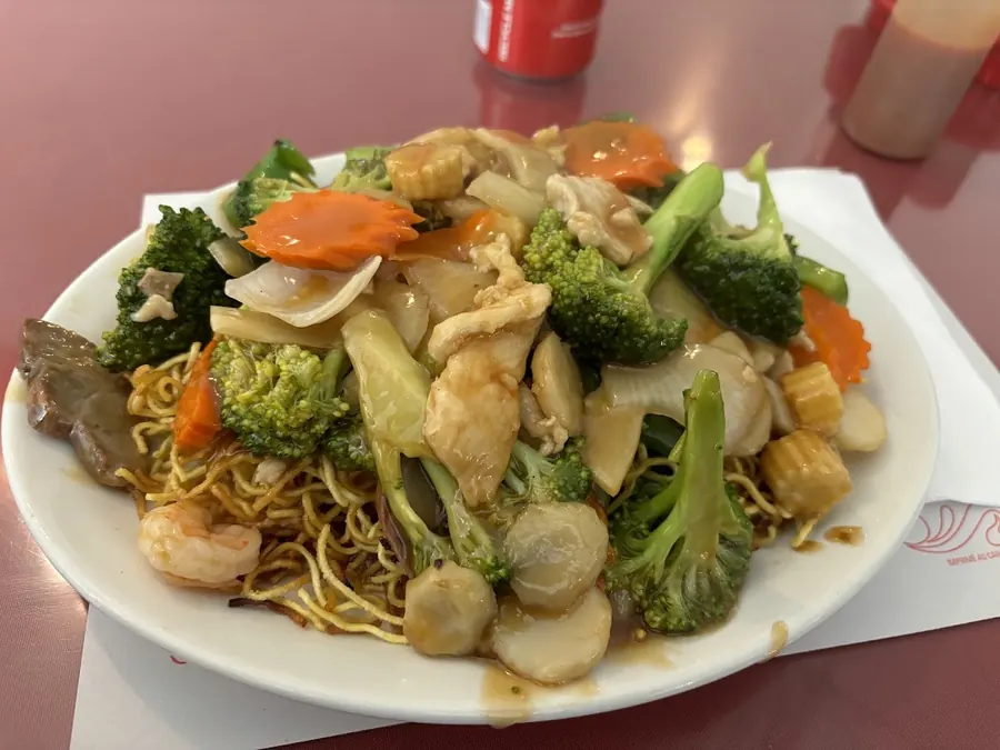 Crispy noodles topped with shrimp, scallops, chicken, broccoli and carrots